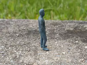 Diorama : Homme debout avec lunettes H.42.70mm - 3D CREATIVE - 1:43