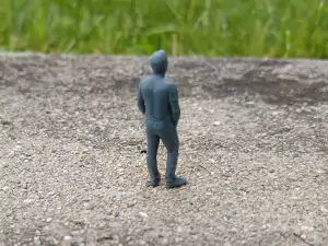 Diorama : Homme debout avec lunettes H.42.70mm - 3D CREATIVE - 1:43