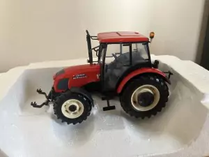 Marketplace : Tracteur ZETOR PROXIMA 8441 - UNIVERSAL HOBBIES - 1:32