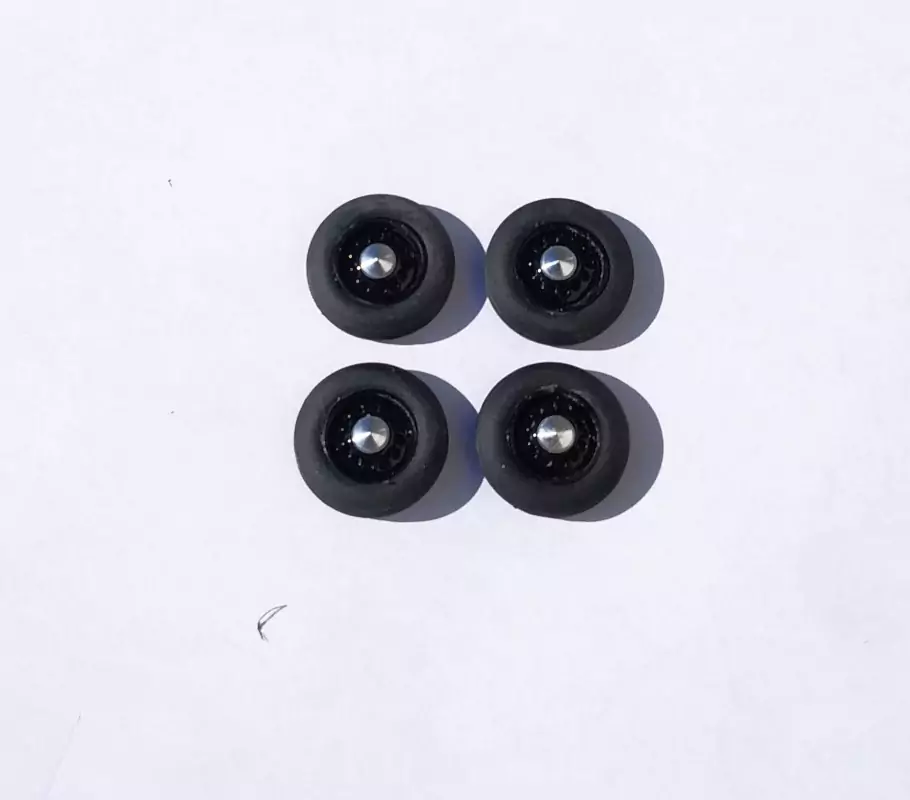4 roues complètes - Hotchkiss - Noir - Ech. 1:43