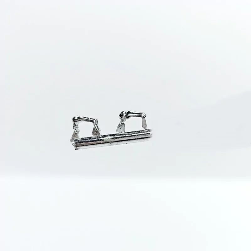 2 poignées de porte - Longueur 4.60 mm - White Metal Chromé - 1:43