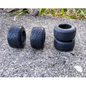 EN L'ÉTAT - 4 pneus Formule 1 en résine souple - Ech. 1:18 - Pour j...