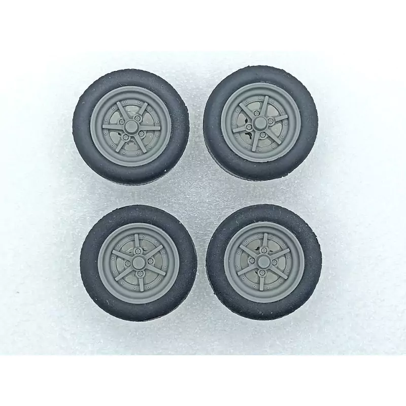 4 roues ø33.50 mm - Résine - 1:18
