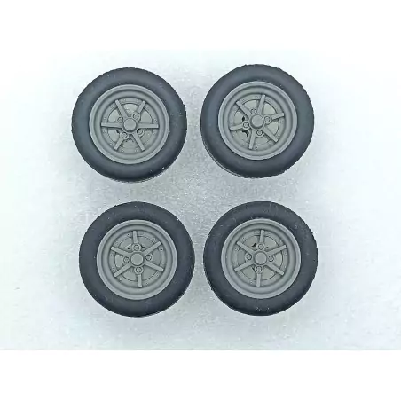 4 roues ø33.50 mm - Résine - 1:18