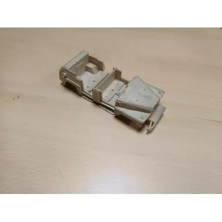 En l'état : CARROSSERIE - Pare-chocs cassé (n°720-01) - Résine - 1:43