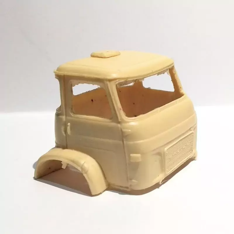 Cabine SAVIEM - Résine brut - 1:43 - En l'état |Pièces et kits pour...