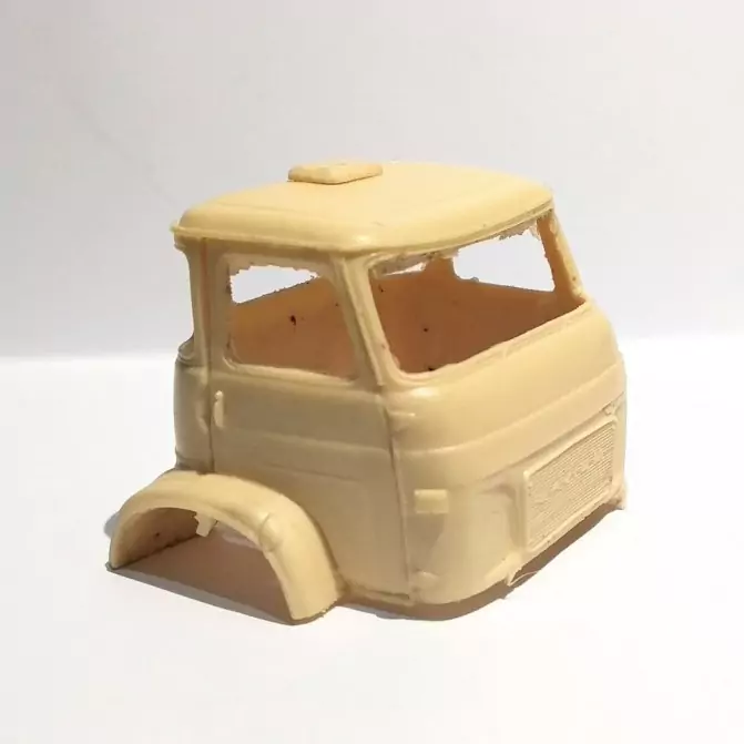 Cabine SAVIEM - Résine brut - 1:43 - En l'état |Pièces et kits pour...