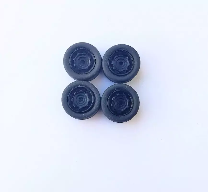4 roues complètes noires - Diam. 13mm - Ech. 1:43 - Résine