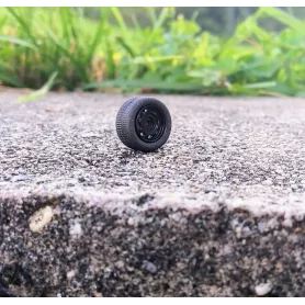 4 roues complètes noires - Diam. 13mm - Ech. 1:43 - Résine