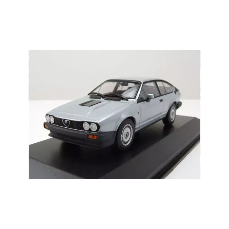 Marketplace : ALFA ROMEO GTV 6 1983 Argent - Maxichamps - 1:43