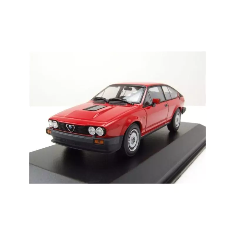 Marketplace : ALFA ROMEO GTV 6 1983 rouge - Maxichamps - 1:43