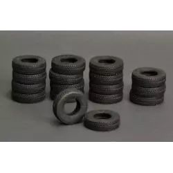 Marketplace : 17 Pneus 16.00 / R25 pour grue LIEBHERR LTM 1400 - YC...