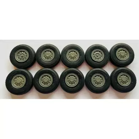 Marketplace : Pneus et jantes pour grue LIEBHERR LTM 1200-5.1 grise...