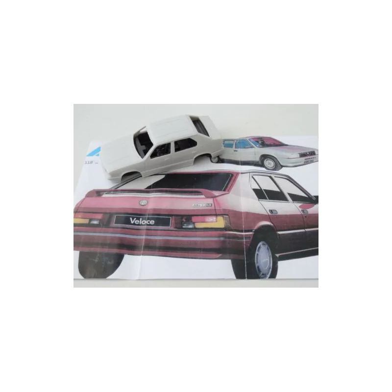 Marketplace : Kit ALFA ROMEO 33 1,7L QV 1989 - ALEZAN - 1:43