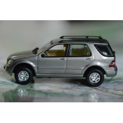 Marketplace : MERCEDES-BENZ ML 500 - IXO - 1:43