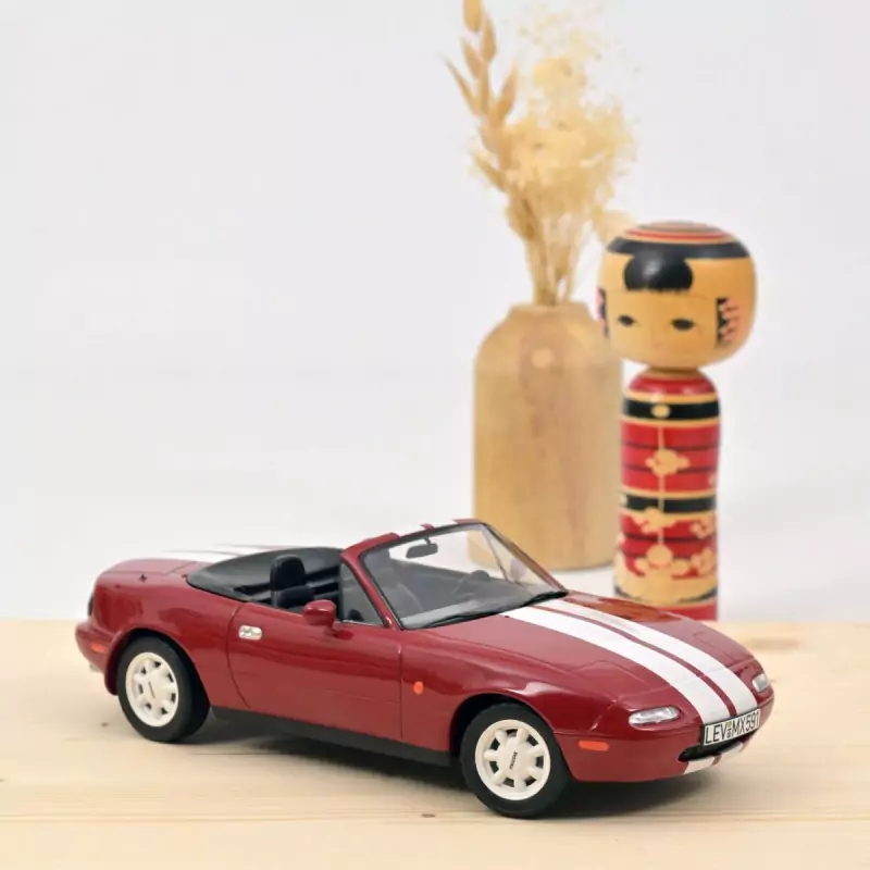 Marketplace - Mazda MX-5 1989 Rouge avec bandes - Norev - 1:18