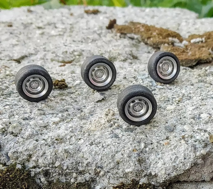 4 roues complètes - Ø13.40 mm - Ech. 1:43 - Alu et résine