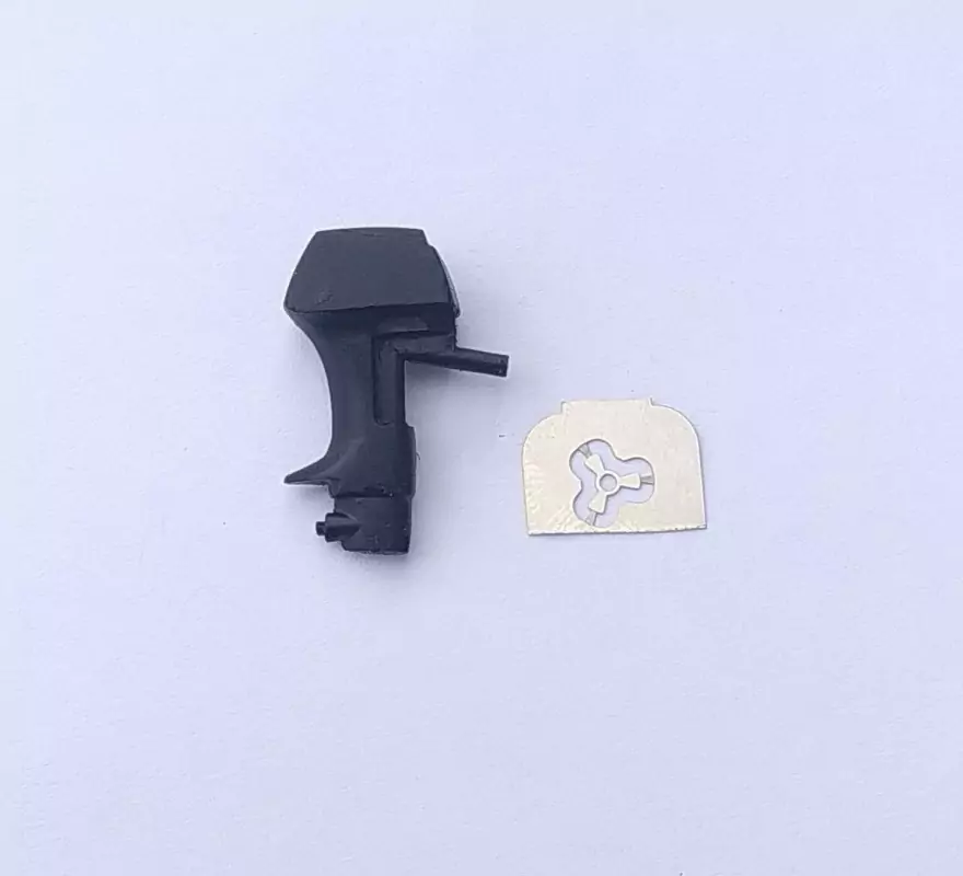 Moteur de bâteau en résine + Hélice en photodecoupe - Ech 1:43