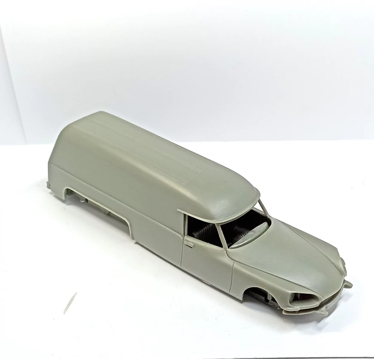 Carrosserie : Citroën DS Fourgon Tissier - Résine - 1:43