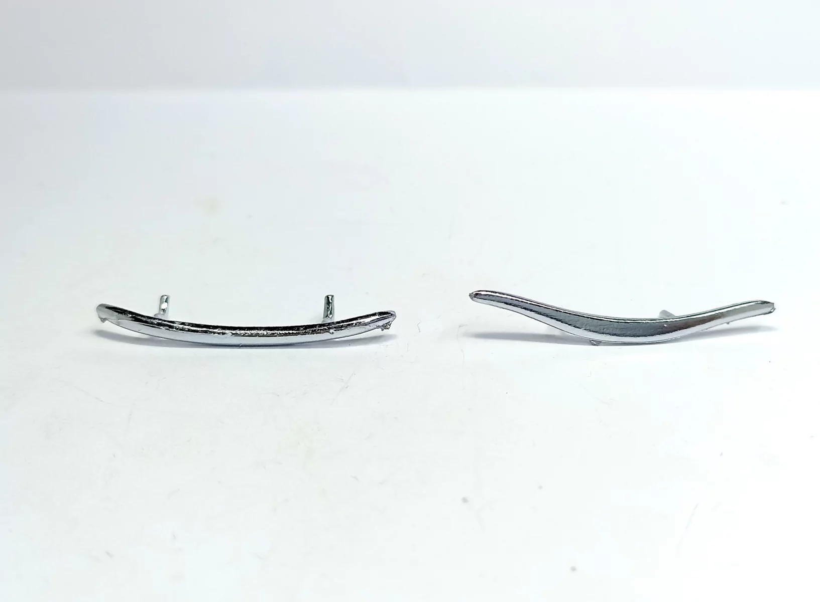 Pare-chocs - Peugeot 401 - White Metal + Chrome - 1:43 |Pièces et k...