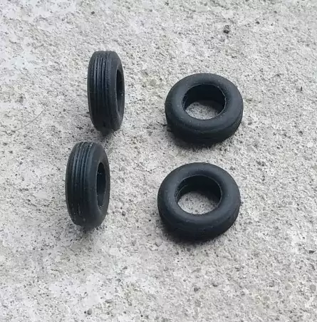 Pneus souples par 4 - ø intérieur 8.20mm - Ech. 1:43