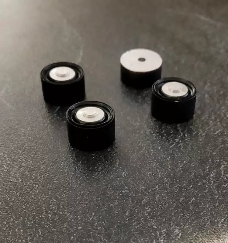 4 jantes noires en alu Peugeot 401 - Diam. 13mm - Ech. 1:43