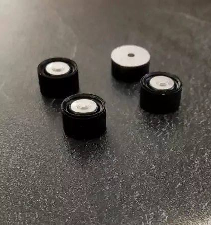 4 jantes noires en alu Peugeot 401 - Diam. 13mm - Ech. 1:43