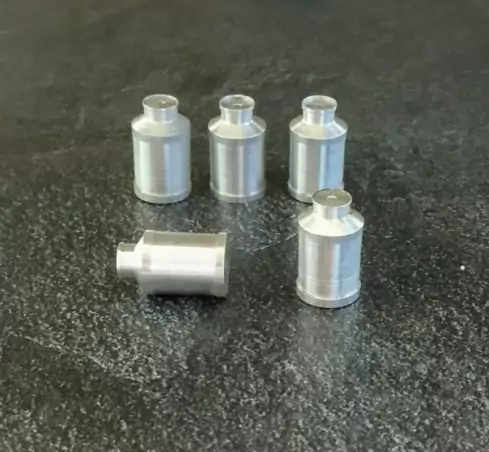 5 Bidons à lait en aluminium - Lg : 13.40mm pour dioramas et miniat...