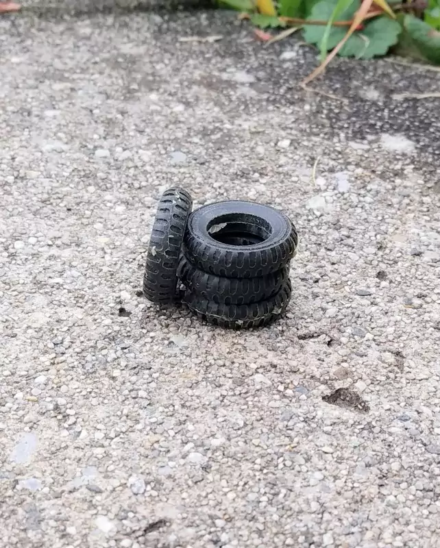 4 Pneus en résine souples - ø19mm - Ech 1:43