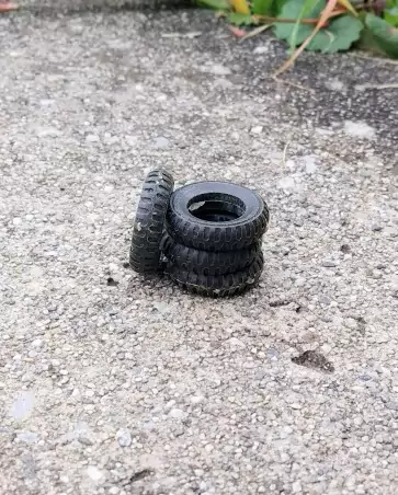 4 Pneus en résine souples - ø19mm - Ech 1:43