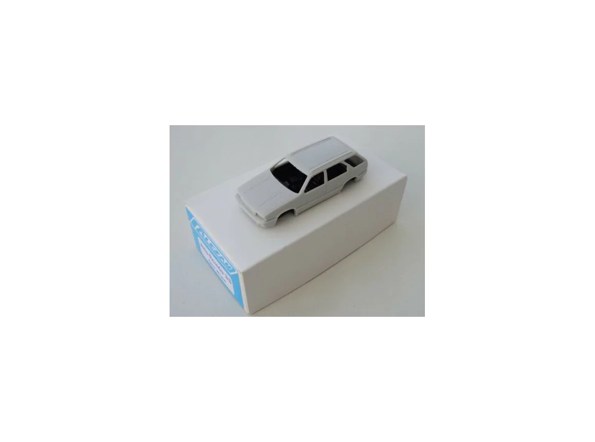 Marketplace : ALEZAN MODELS KIT 1/43 ALFA ROMEO 33 SPORT WAGON 1989 - ALEZAN  - 1:43