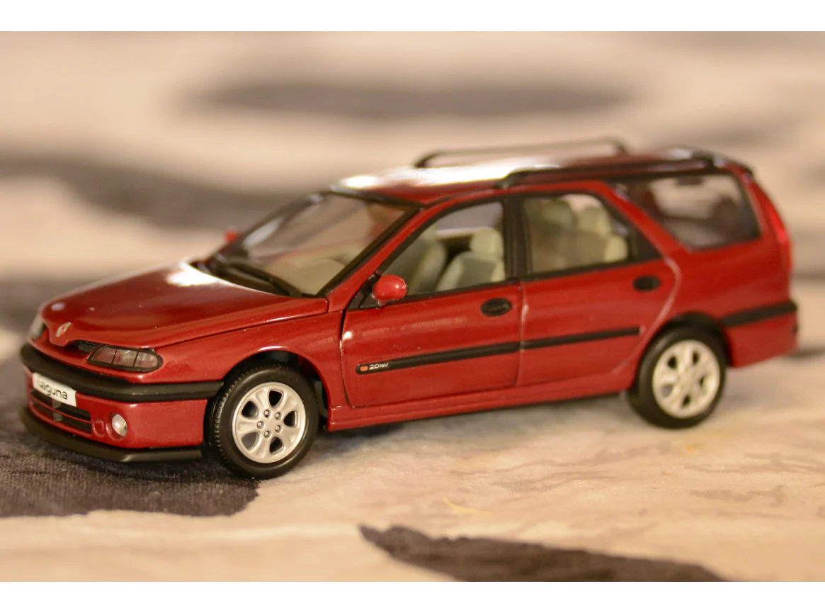 Marketplace : RENAULT Laguna Nevada Phase II - UNIVERSAL HOBBIES - ...