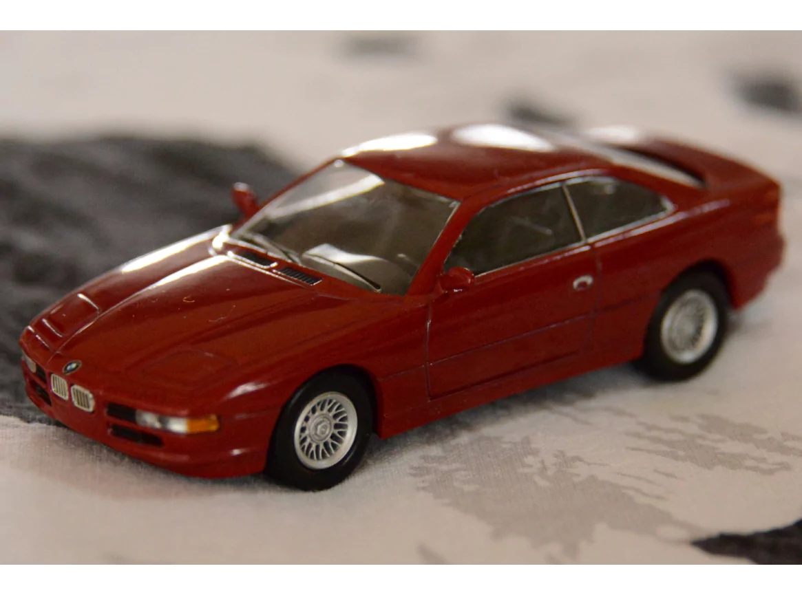 Martketplace : BMW 850i 1990 - UNIVERSAL HOBBIES - 1:43