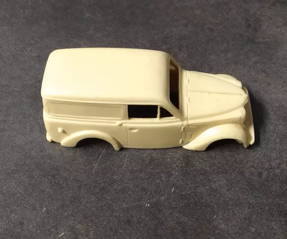 Carrosserie en résine à réparer (voir photo) - JUVAQUATRE - Ech 1:43