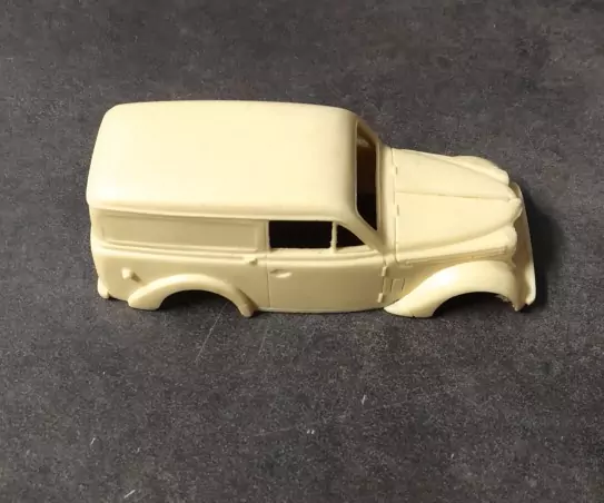 Carrosserie en résine à réparer (voir photo) - JUVAQUATRE - Ech 1:43