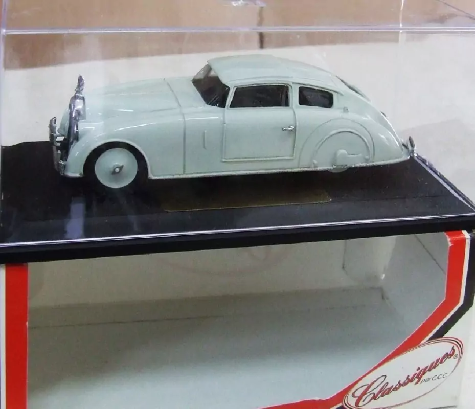 Voisin Aérosport 1935 ivoire |Pièces et kits pour voitures miniatures