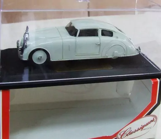 Voisin Aérosport 1935 ivoire |Pièces et kits pour voitures miniatures