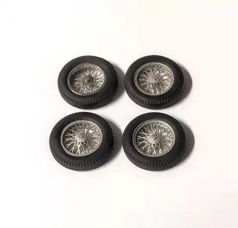 4 roues complètes à rayons Ø 18 mm - Laiton chromé et peint  - Ech 1:43