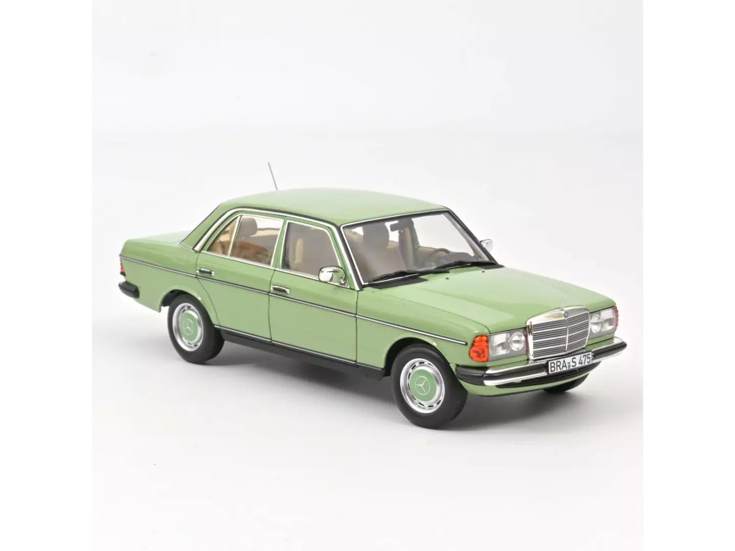 Marketplace - Mercedes-Benz 200 1982 Vert clair - Norev - 1:18
