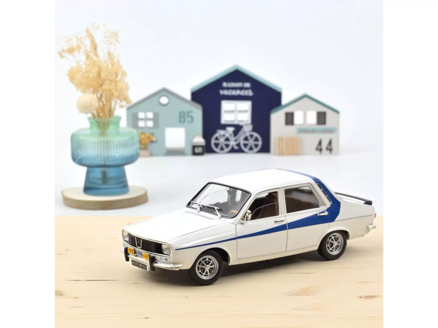 Marketplace - Renault 12 1984 Blanc avec décoration bleue - Norev - 1:18