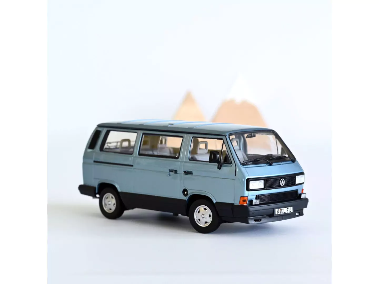 Marketplace - Volkswagen Multivan 1990 Bleu clair - Norev - 1:18