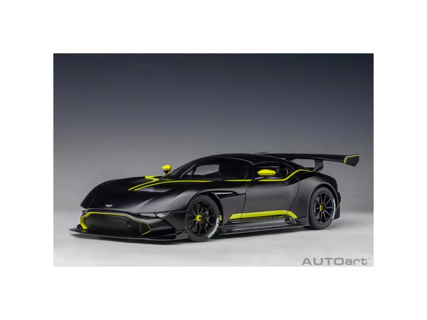 Marketplace - Aston Martin Vulcan Noir - Autoart - 1:18